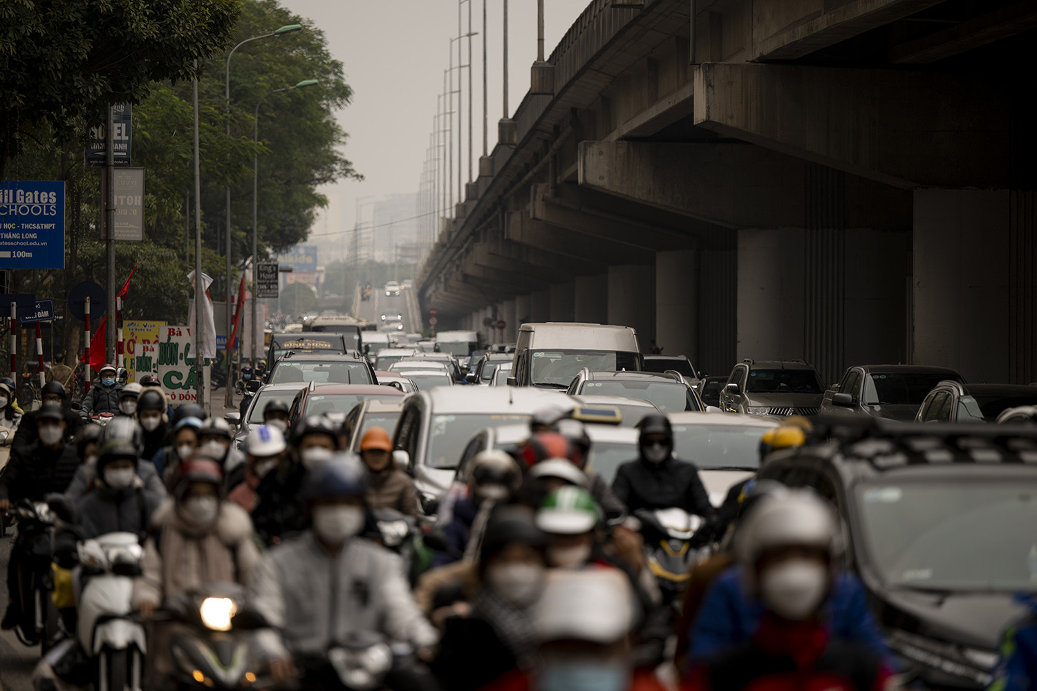 Đường phố Hà Nội lại nườm nượp người, xe ngày cuối kỳ nghỉ Tết Nguyên đán